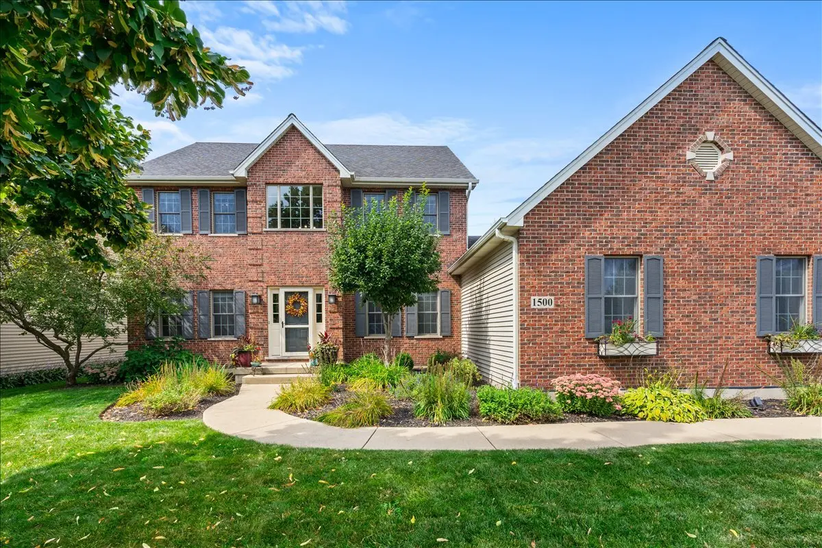 1500 Sandpiper LN, Woodstock, IL 60098