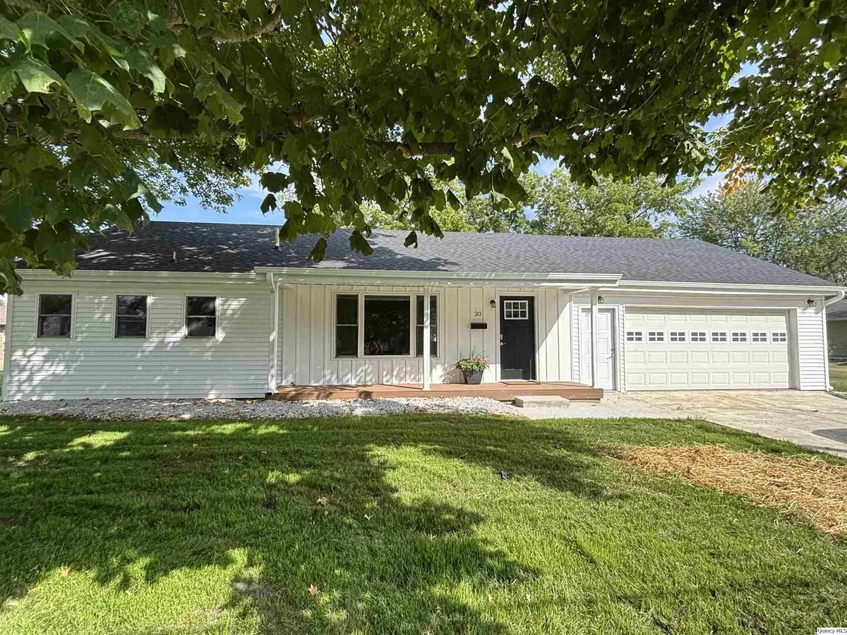 20 Randolph, Carthage, IL 62321