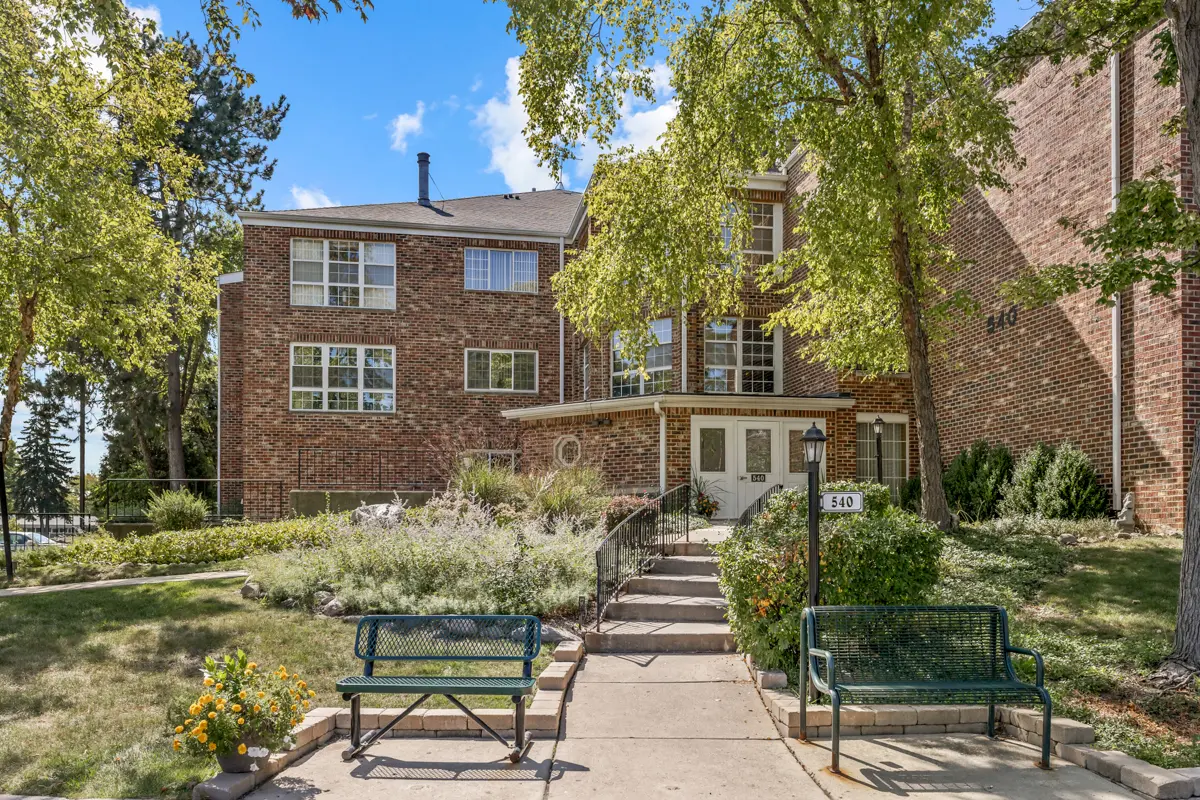 540 Biesterfield RD #309, Elk Grove Village, IL 60007