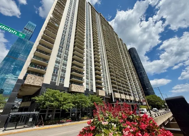 400 E Randolph ST #904, Chicago, IL 60601