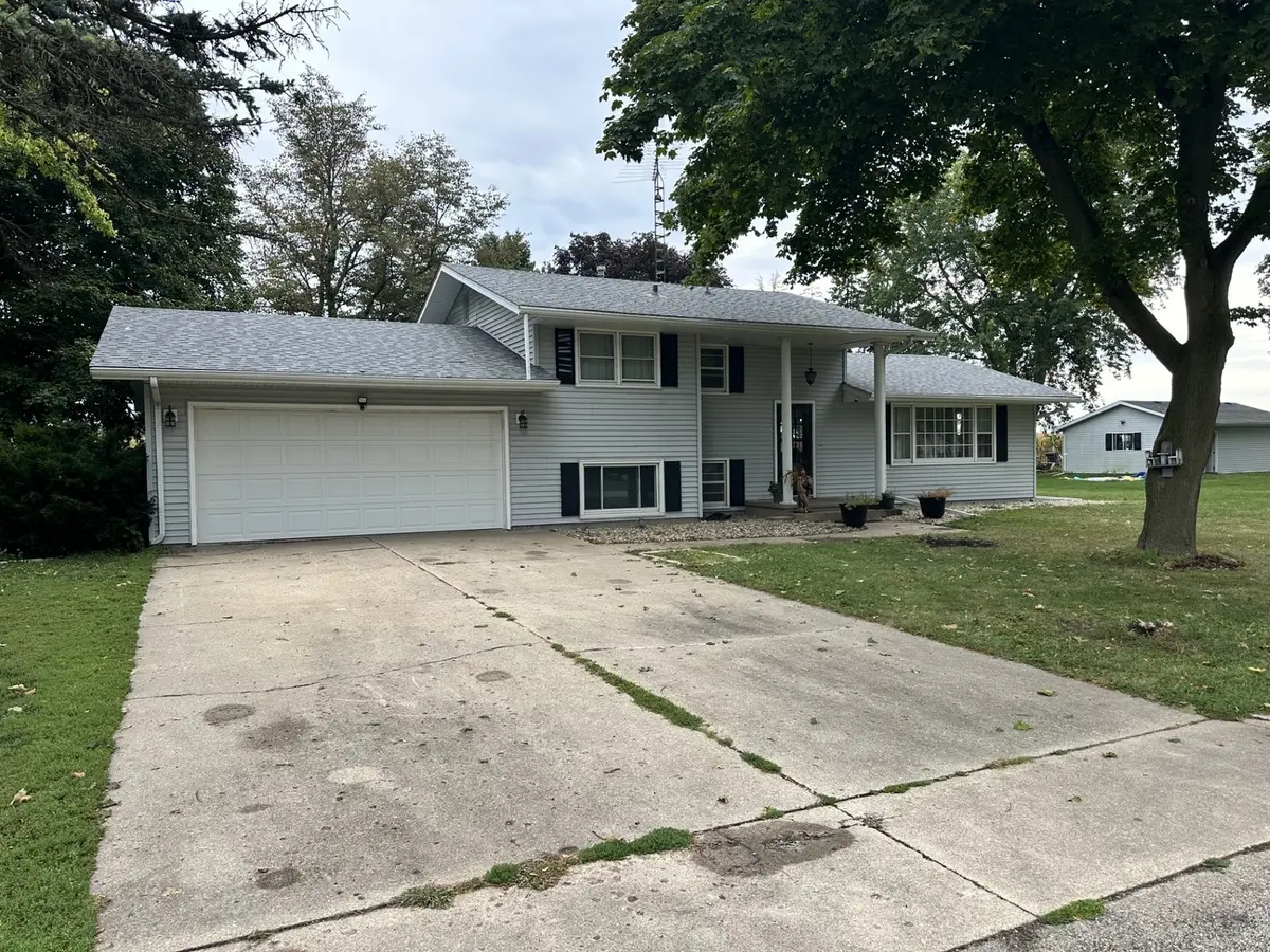 122 S 8th ST, Standard, IL 61363