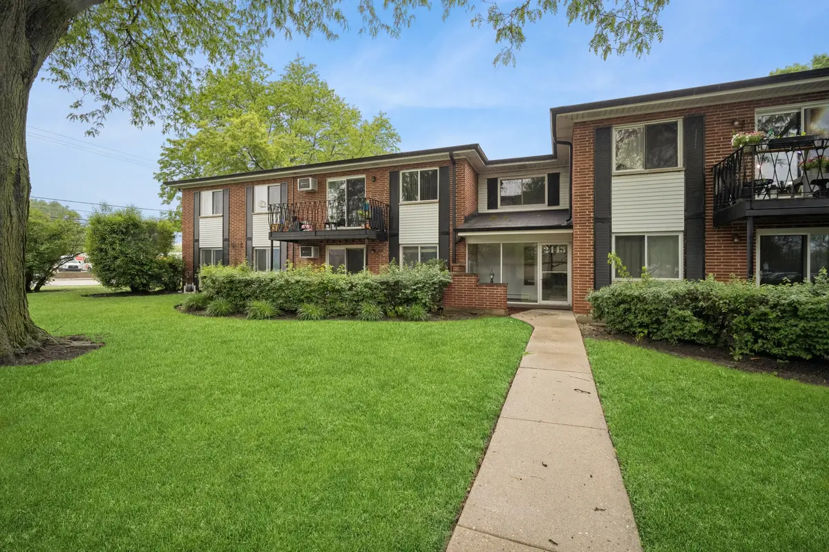 2443 E Brandenberry CT #1B, Arlington Heights, IL 60004