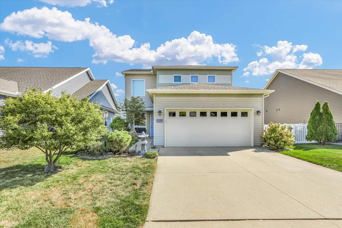 3204 Stanley LN, Champaign, IL 61822