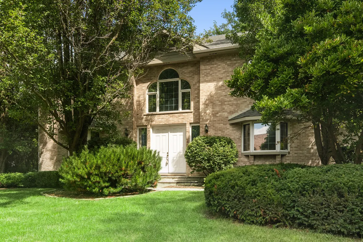 4 Mulberry DR, Hawthorn Woods, IL 60047