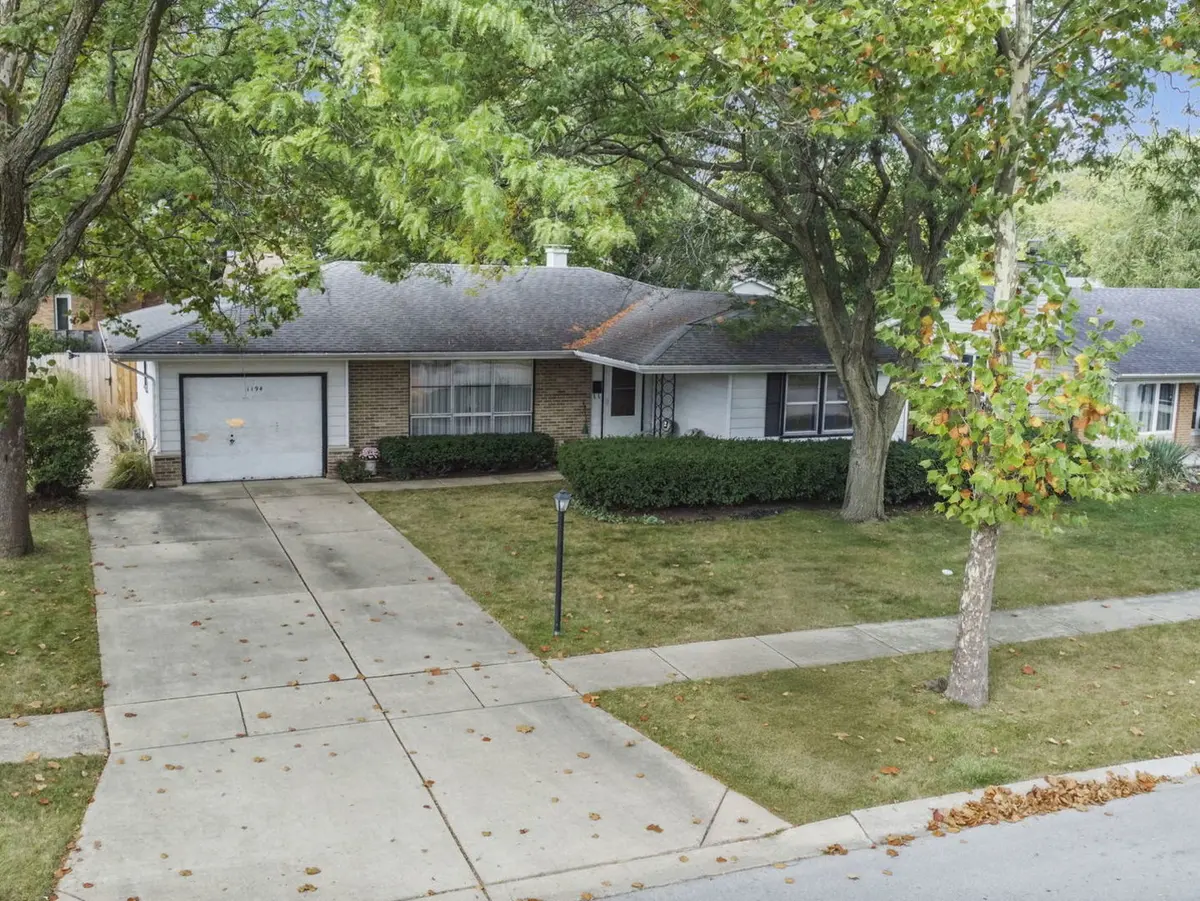 1194 Cedar LN, Elk Grove Village, IL 60007