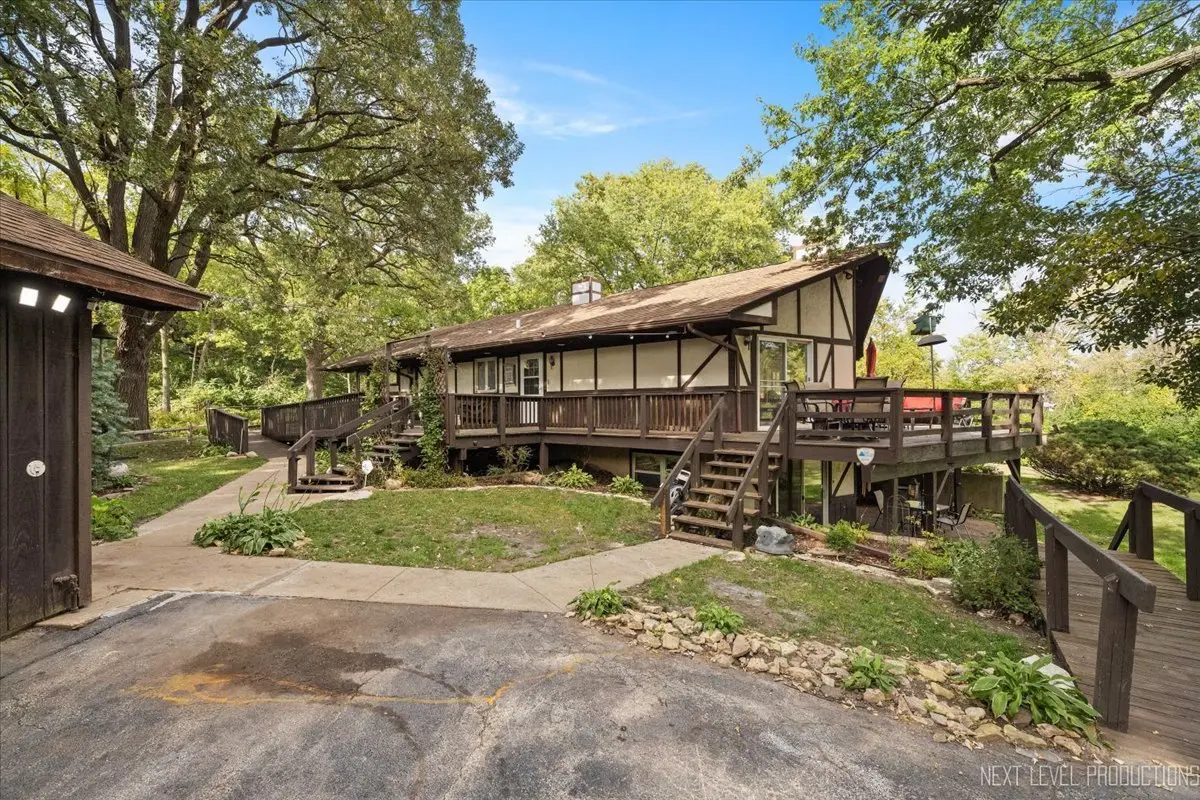 3 Lovedale LN, North Aurora, IL 60542