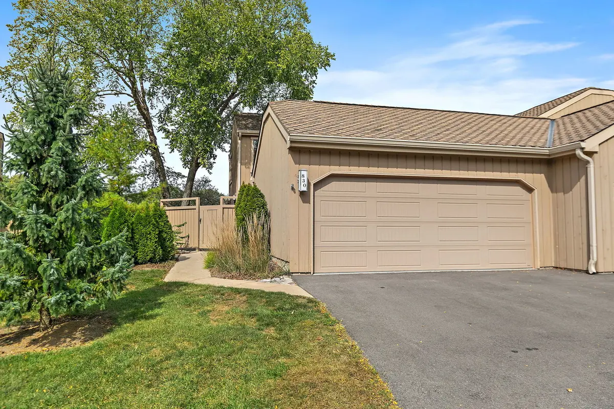 830 OAK HILL RD, Lake Barrington, IL 60010