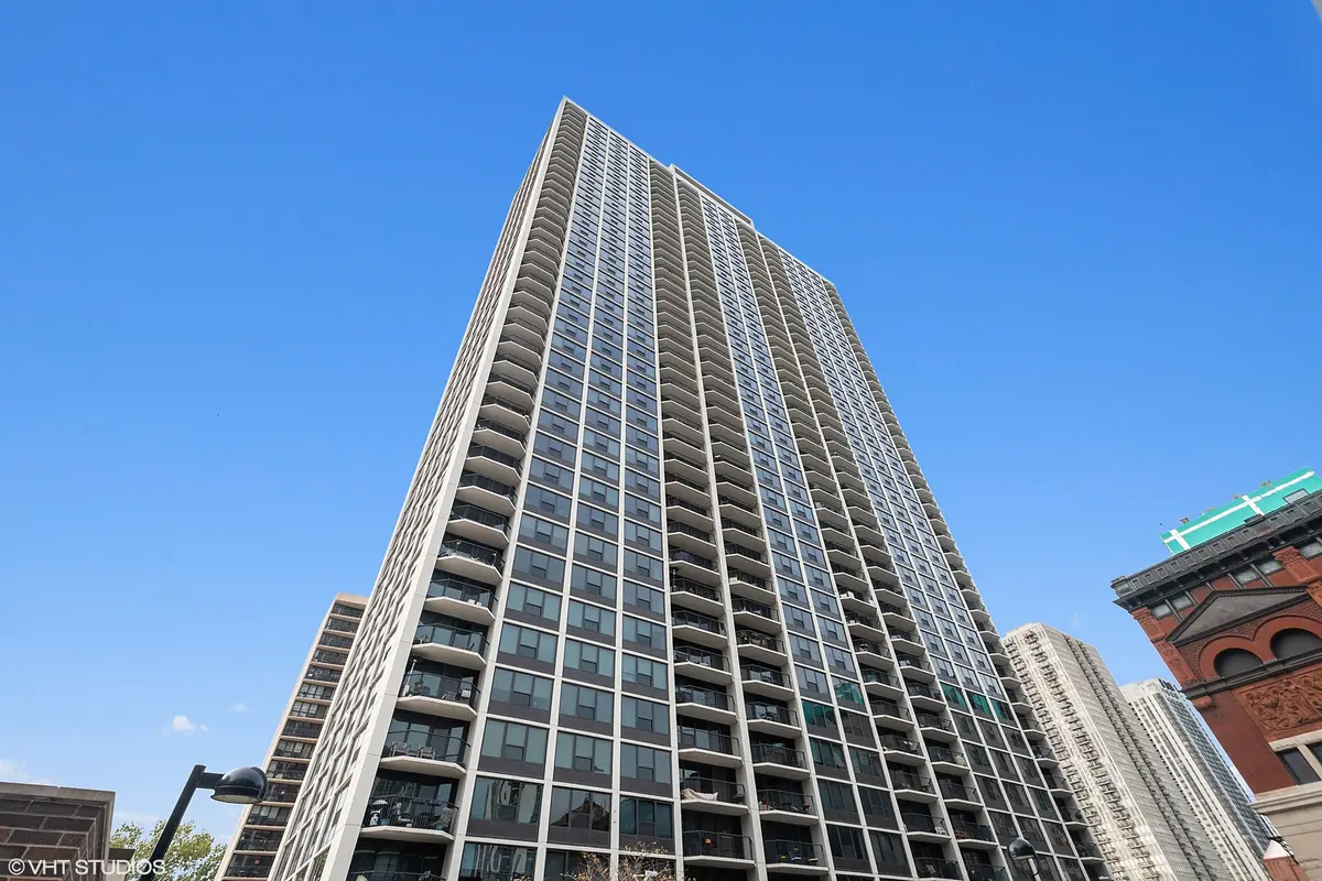1560 N Sandburg TER #411J, Chicago, IL 60610