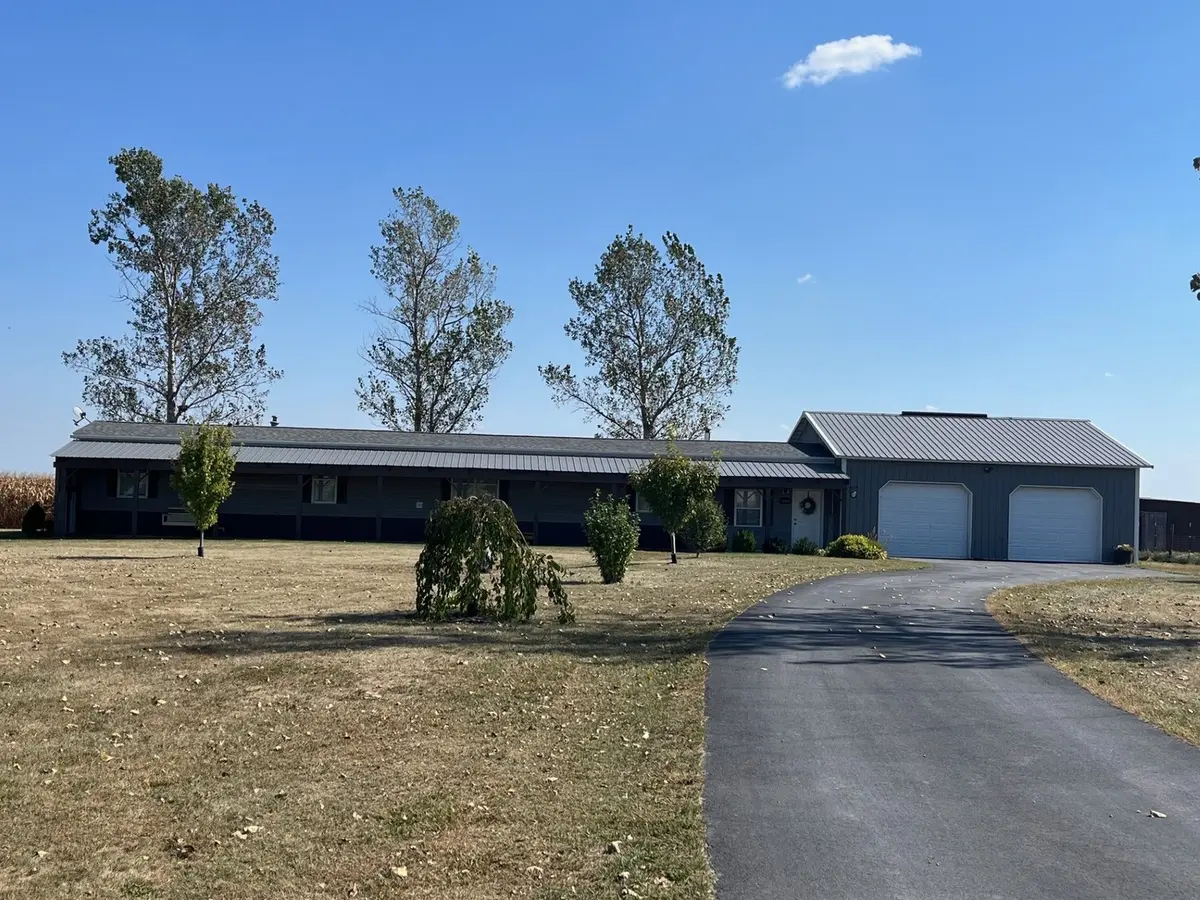 3770 E 1050th RD, Earlville, IL 60518