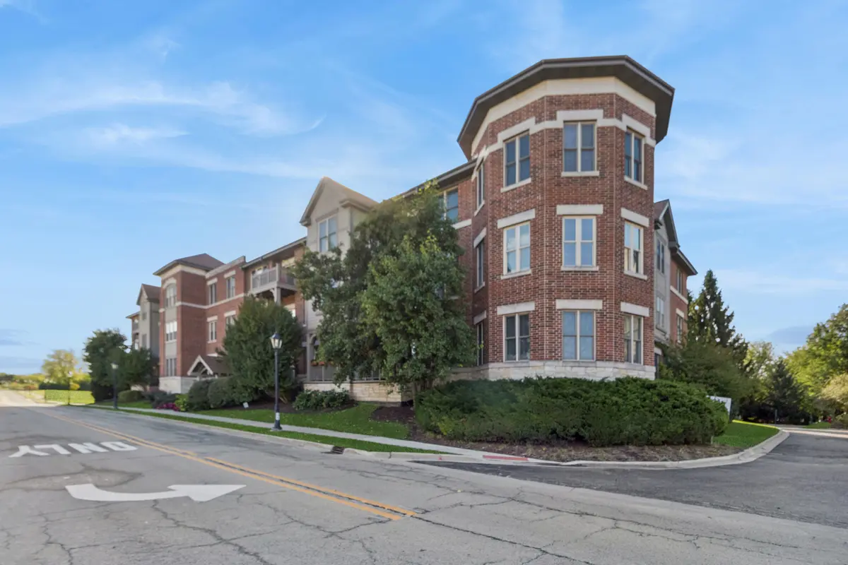 271 E Railroad AVE #302, Bartlett, IL 60103