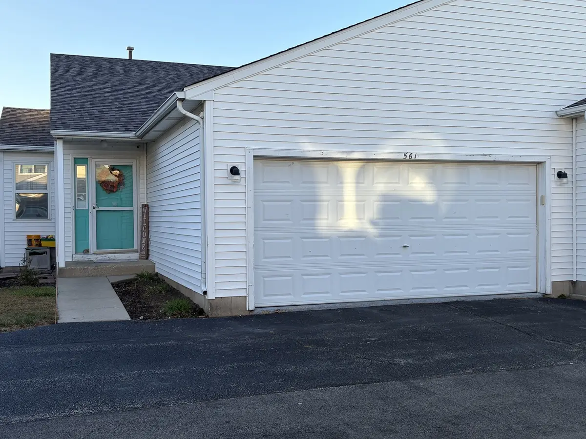 561 Sandy CT, Harvard, IL 60033