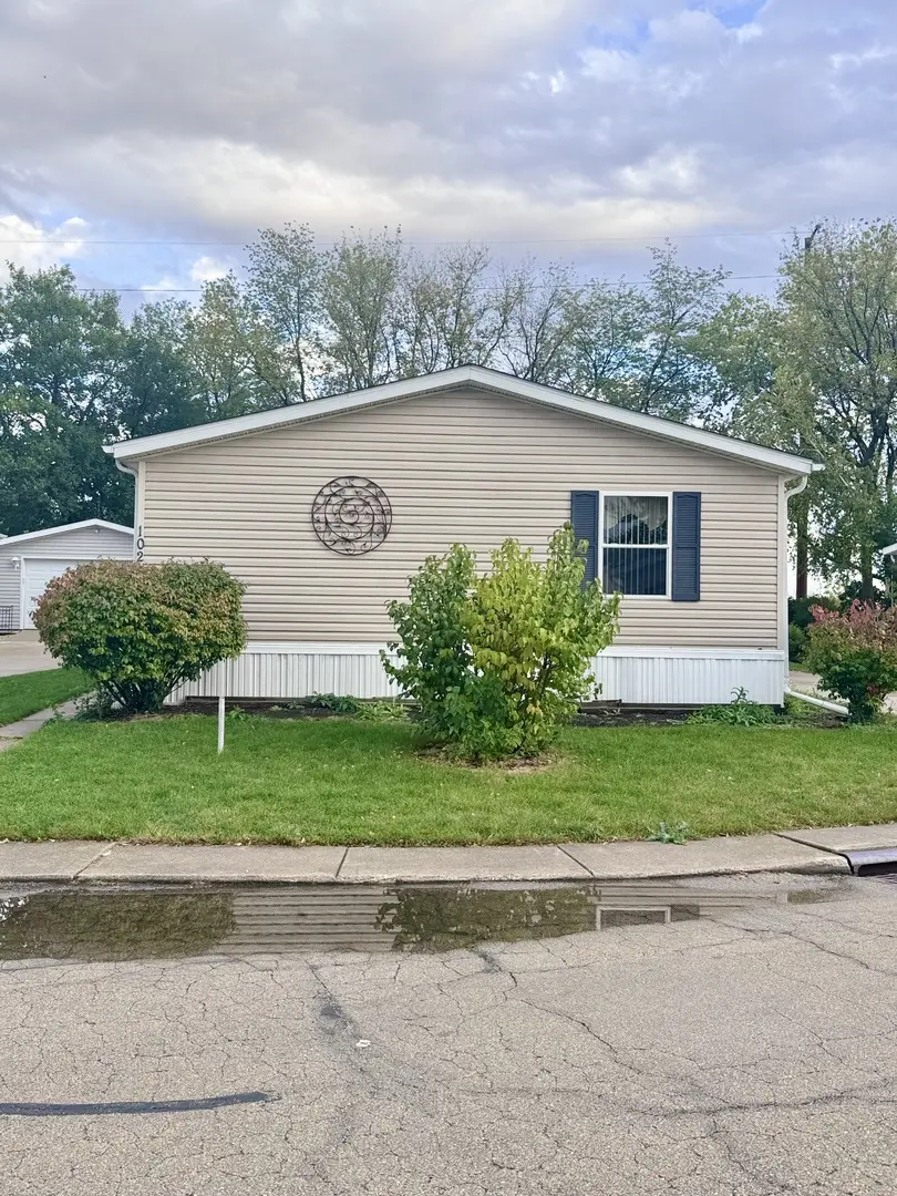 1022 S 10th ST, Dekalb, IL 60115
