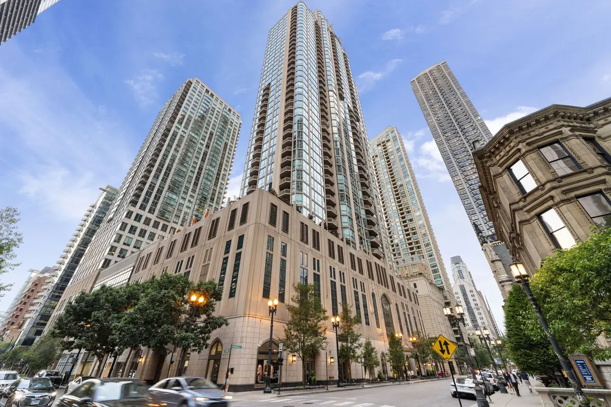 21 E Huron ST #3704, Chicago, IL 60611