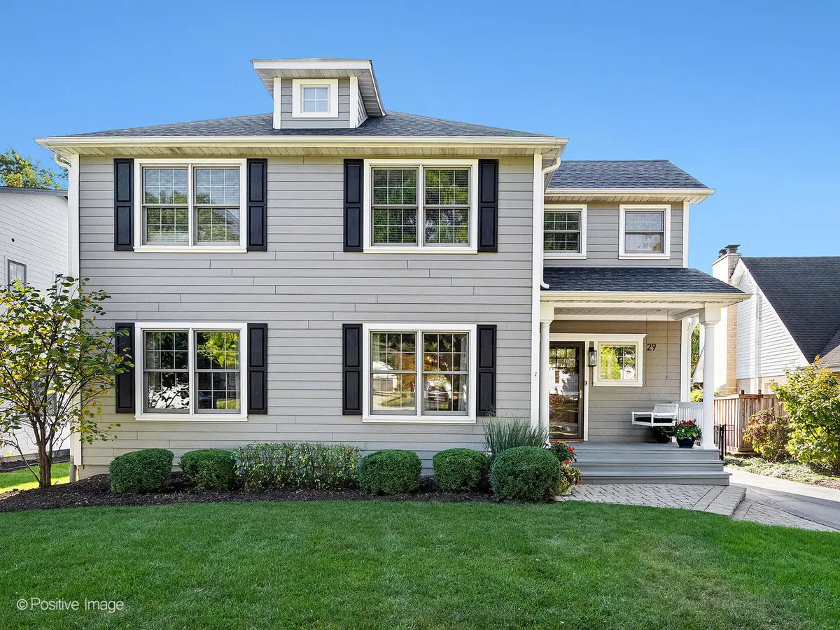 29 Waverly AVE, Clarendon Hills, IL 60514