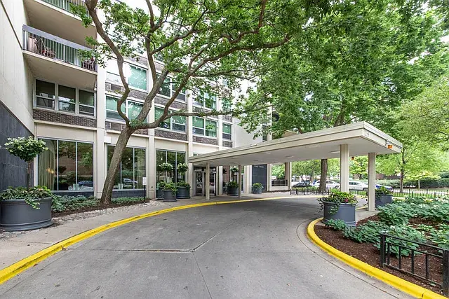 1255 N Sandburg TER #405E, Chicago, IL 60610