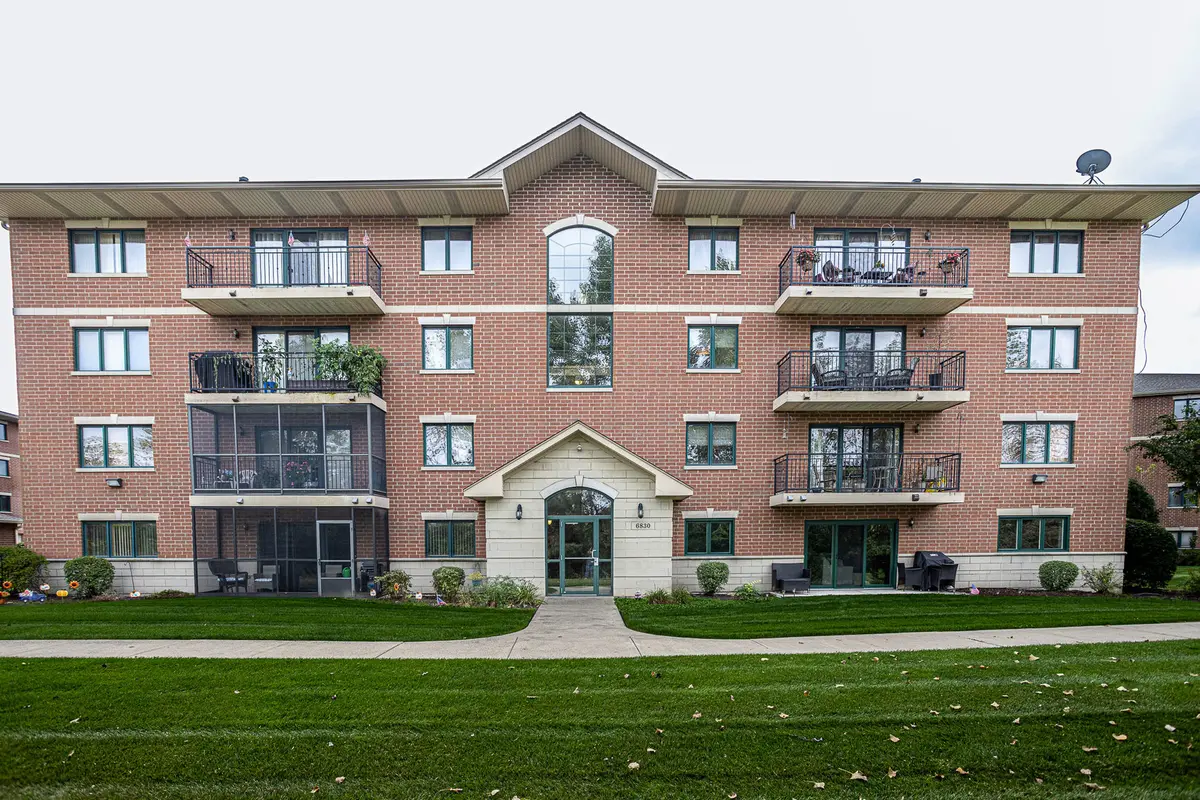 6830 W WINDING TRL #102, Oak Forest, IL 60452