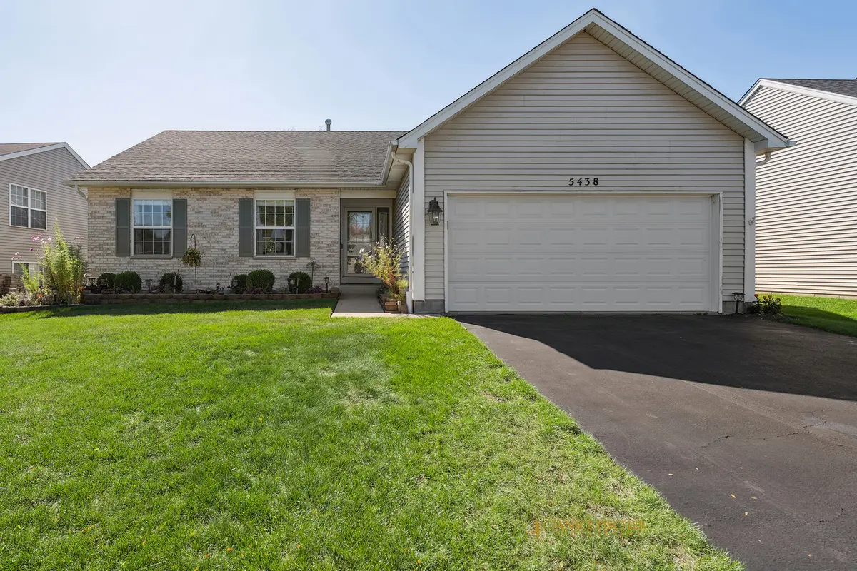 5438 Danbury CIR, Lake In The Hills, IL 60156