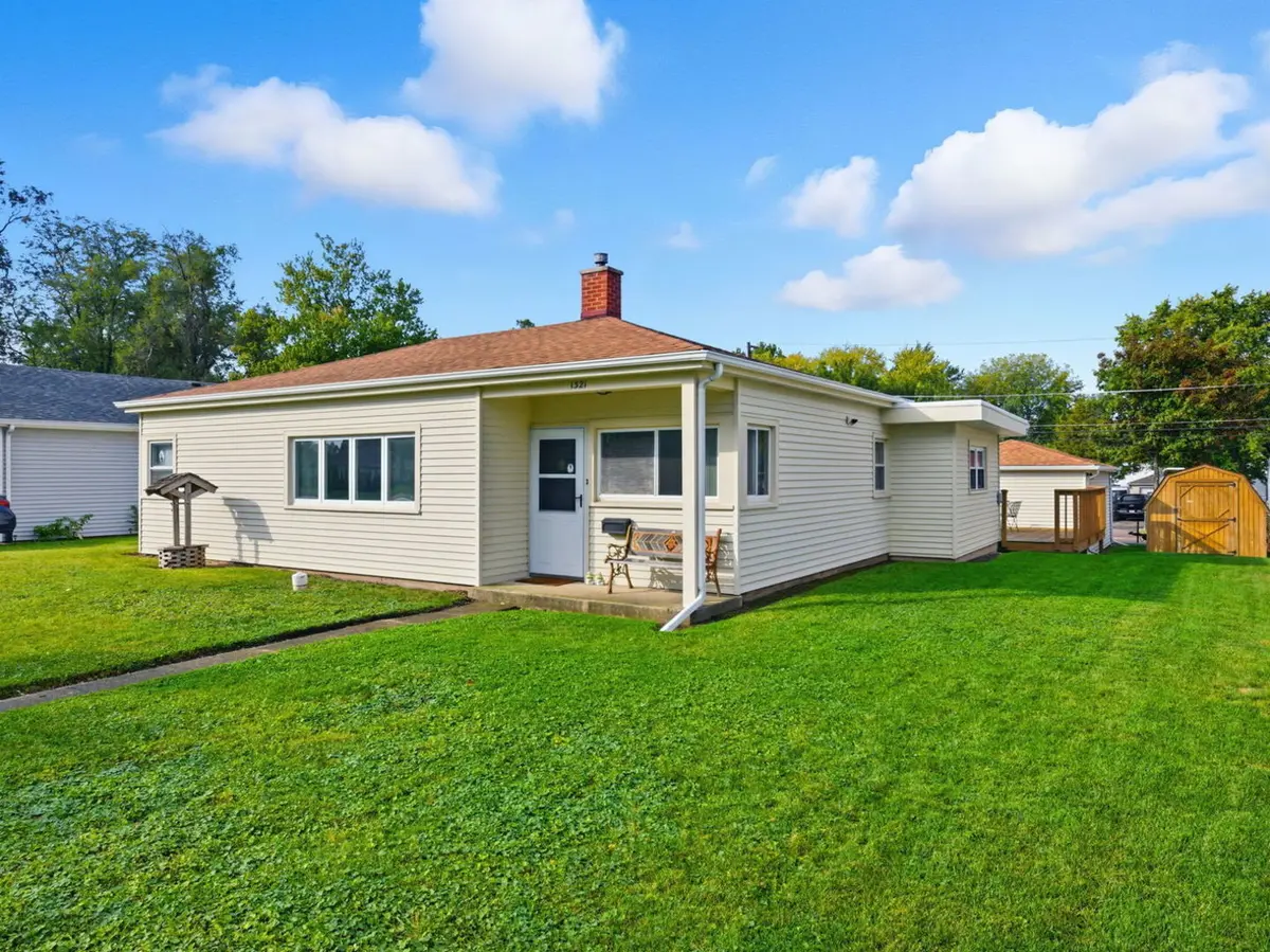 1321 Raymond DR, Montgomery, IL 60538