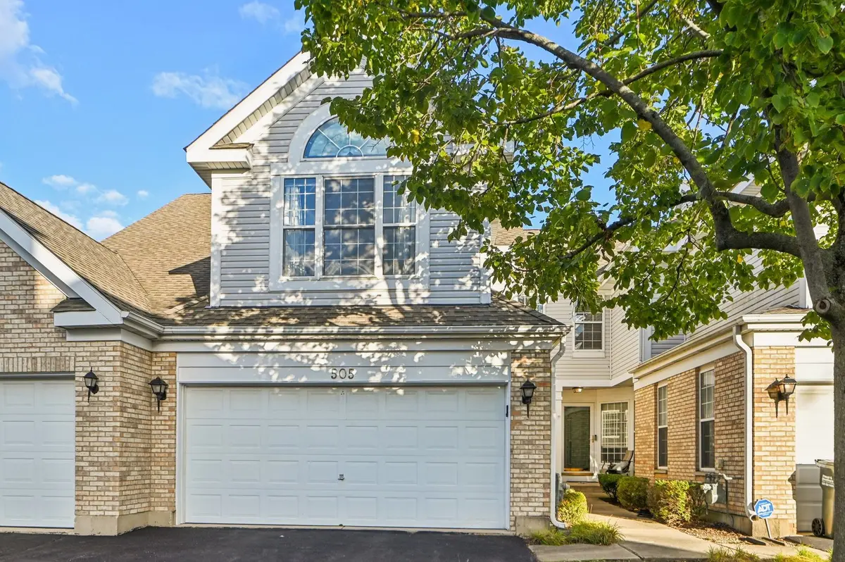 505 Citadel CIR, Westmont, IL 60559