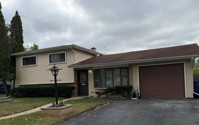 2713 Varonen AVE, Waukegan, IL 60087