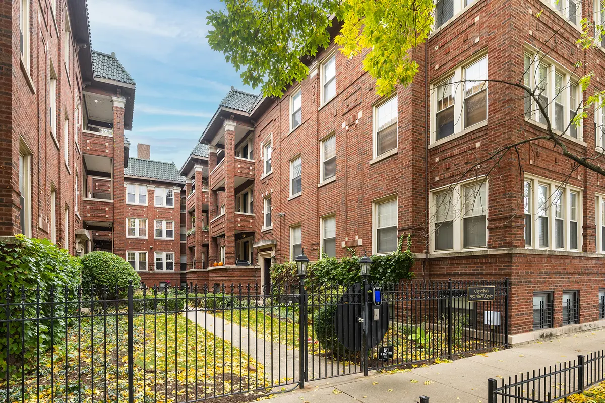 958 W Cuyler AVE #2N, Chicago, IL 60613