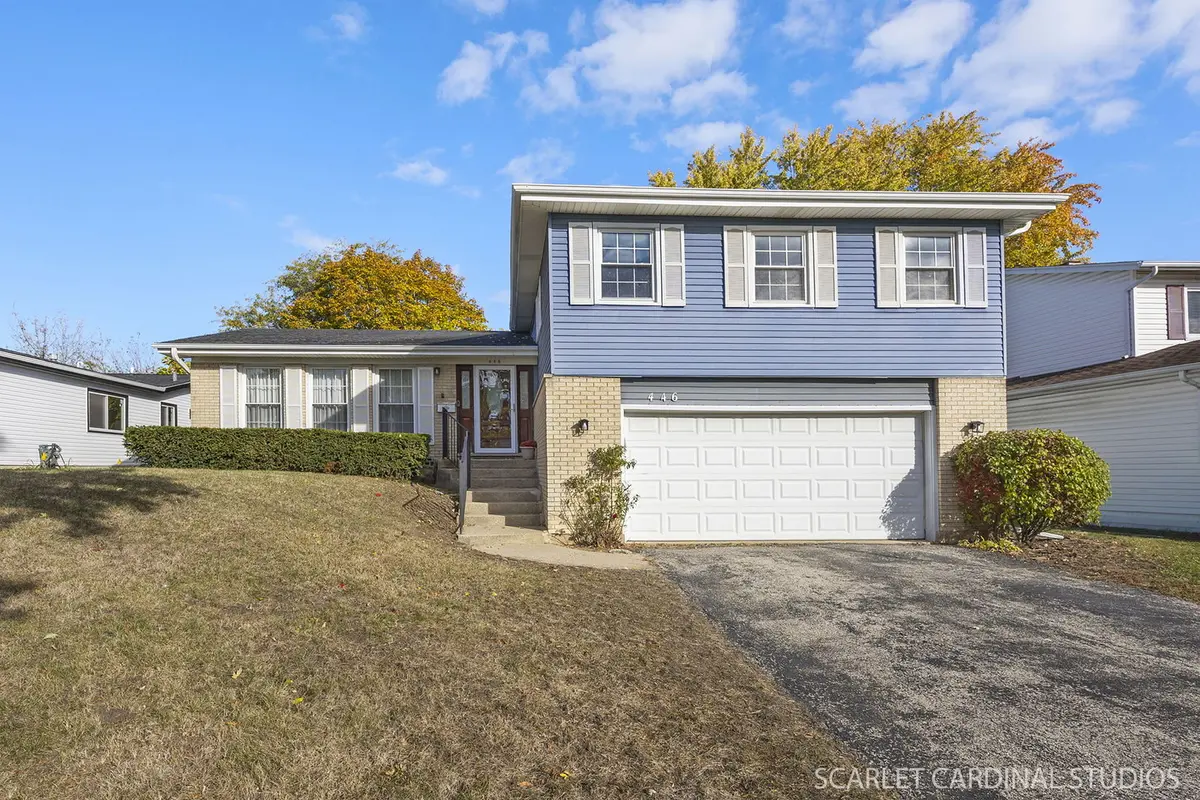 446 Manor Hill LN, Lombard, IL 60148