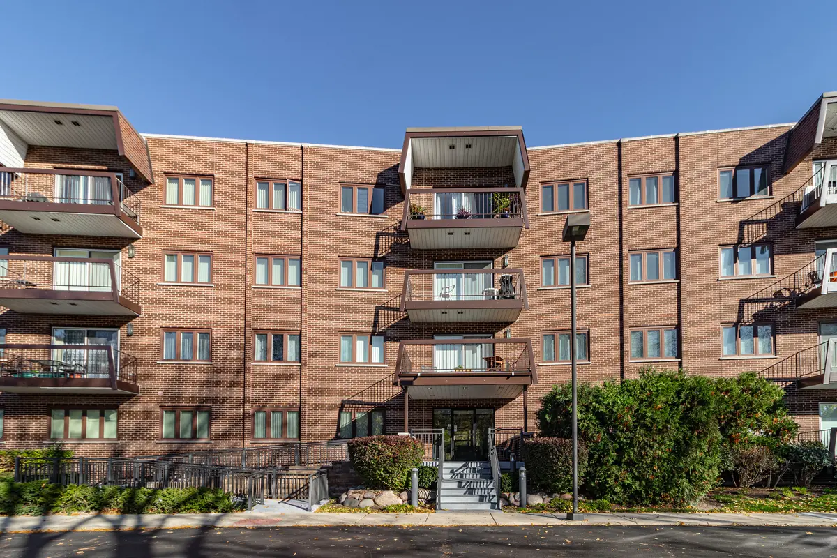 400 E Dundee RD #207C, Buffalo Grove, IL 60089