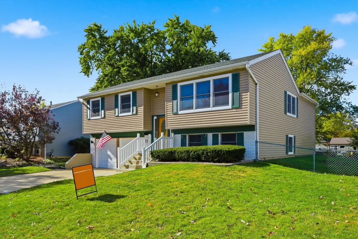 108 Idlestone LN, Schaumburg, IL 60194