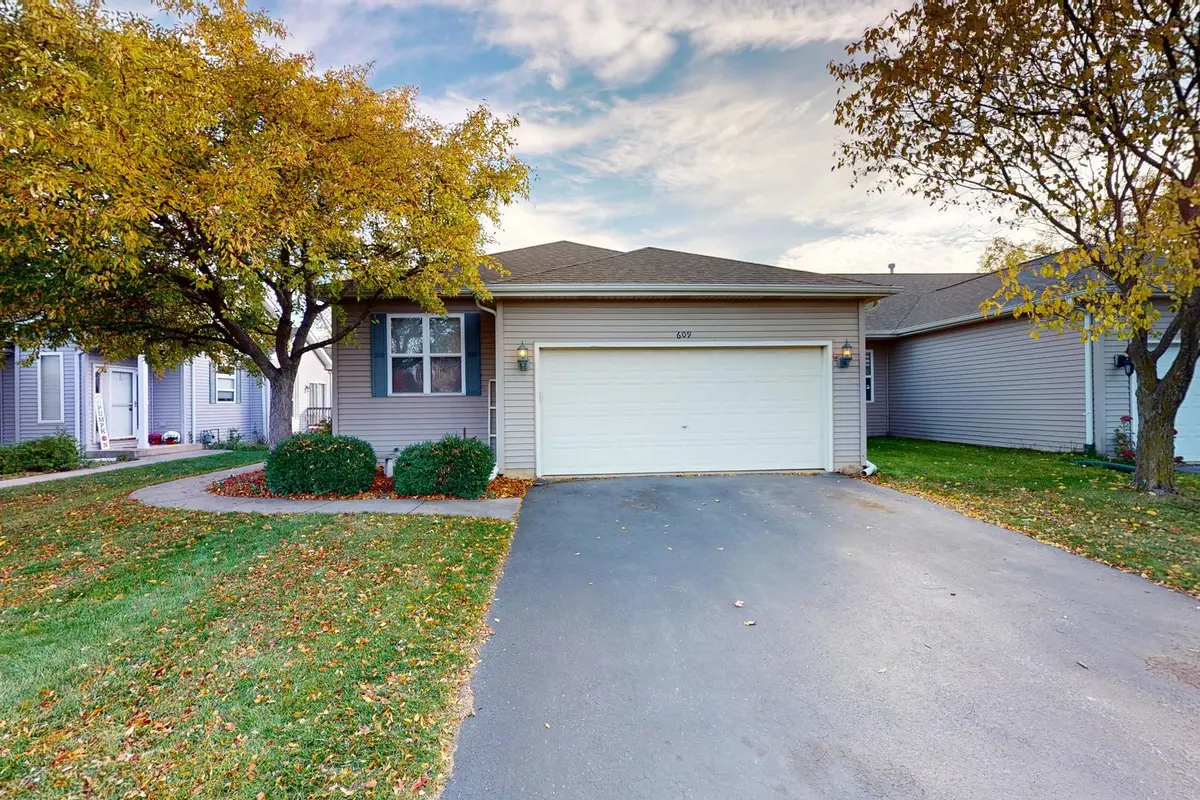 609 Chestnut DR, Oswego, IL 60543