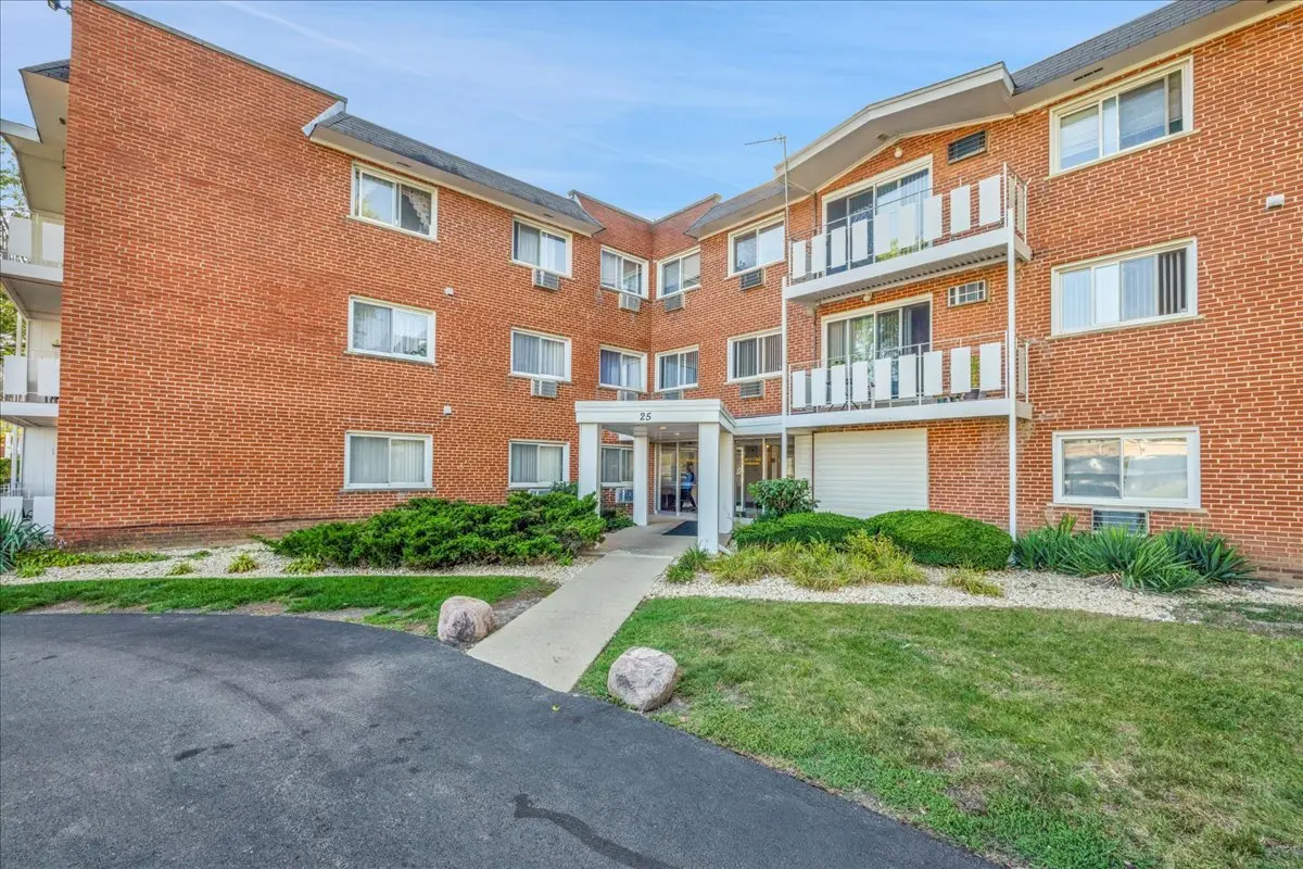 25 E Palatine RD #303, Arlington Heights, IL 60004