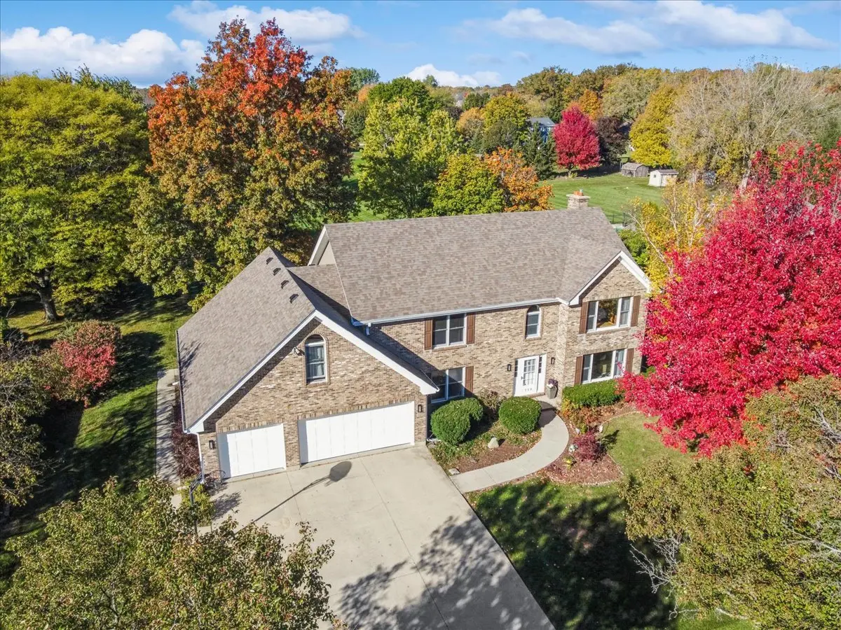 718 Fairview LN, Bartlett, IL 60103