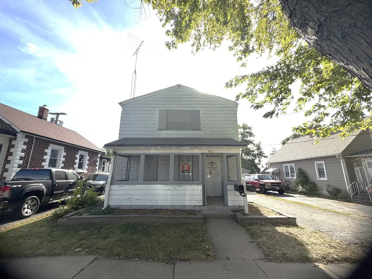 962 Oliver AVE, Aurora, IL 60506
