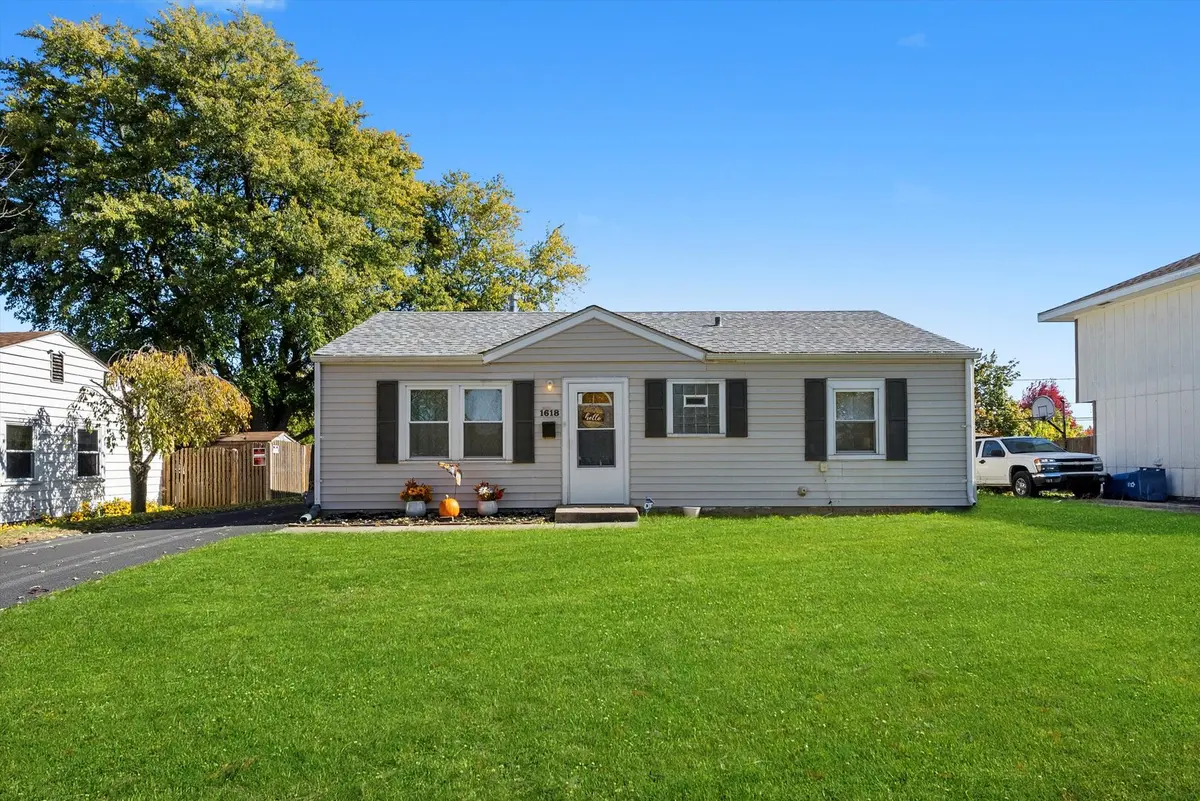 1618 Innercircle DR, Crest Hill, IL 60403