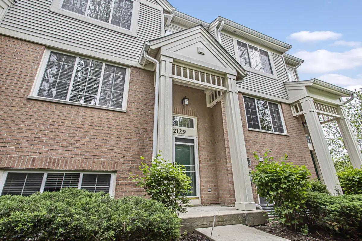 2129 W Concord LN, Addison, IL 60101