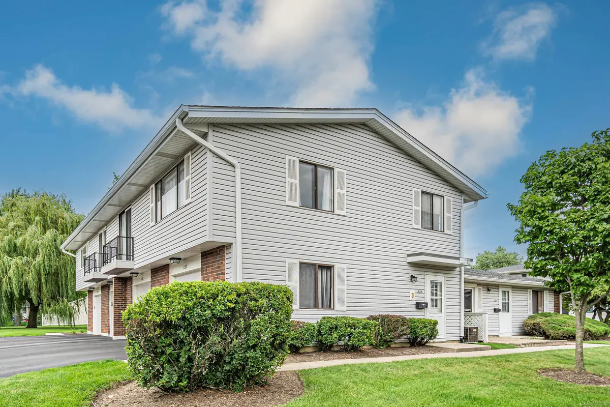225 BARCLIFFE LN #225, Schaumburg, IL 60194