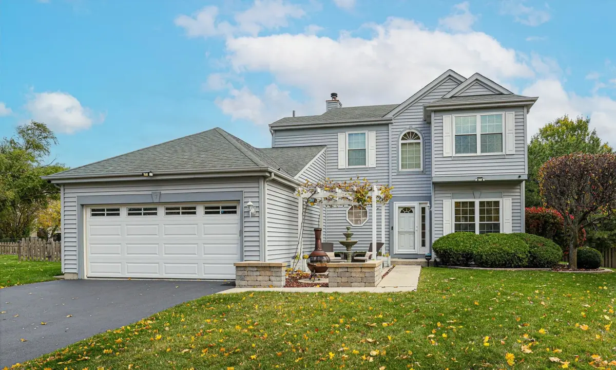 7 Michael CT, Lake In The Hills, IL 60156