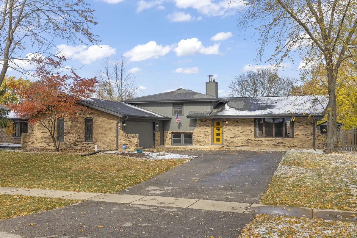 30W214 BRIAR LN, Naperville, IL 60563