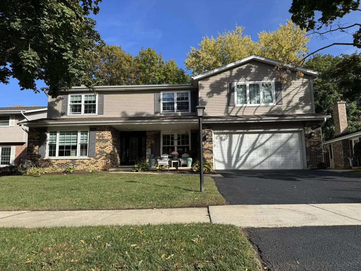 32 Westmoreland LN, Naperville, IL 60540