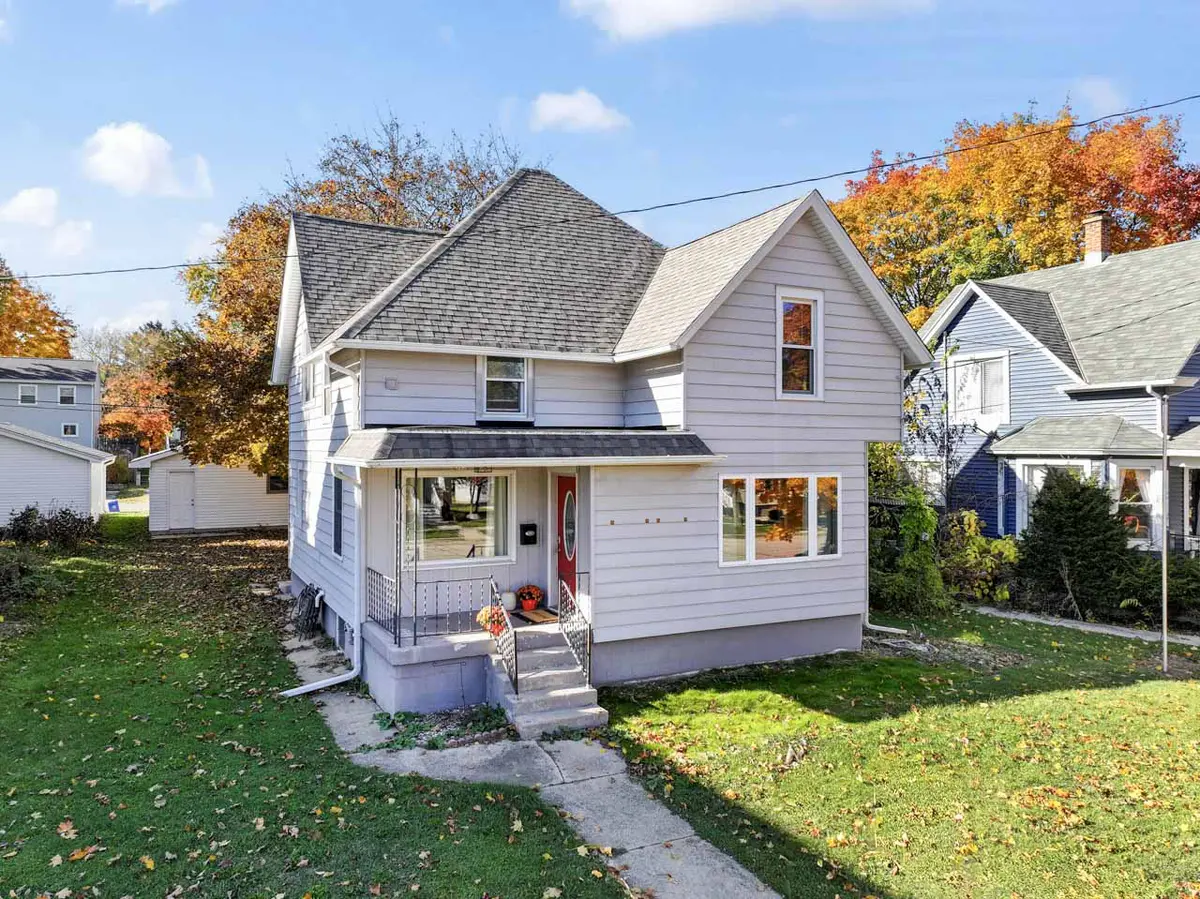 325 Henry ST, Burlington, WI 53105