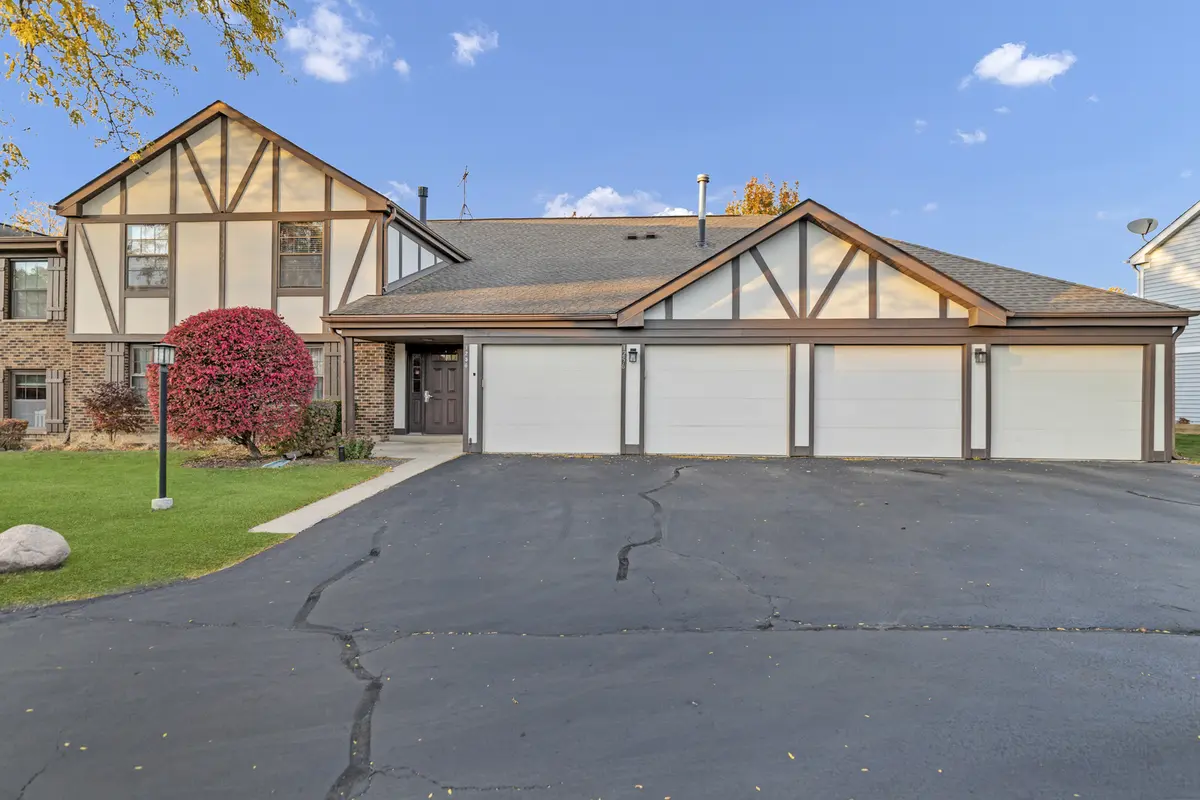 1256 Plum Tree CT #D1, Schaumburg, IL 60193