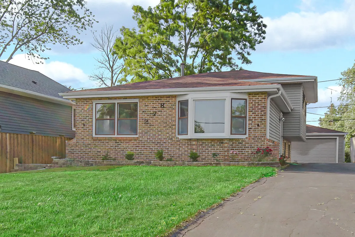 26W278 Harrison AVE, Winfield, IL 60190