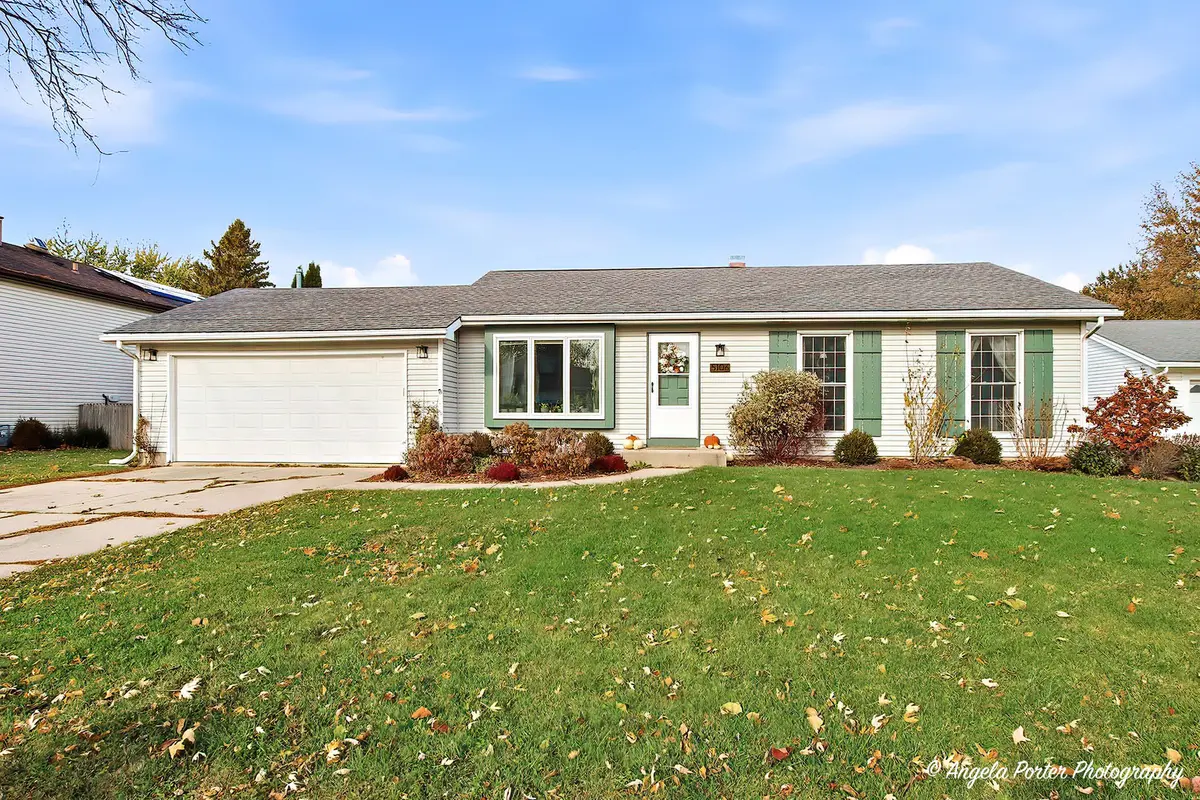 5106 W Greenbrier DR, Mchenry, IL 60050