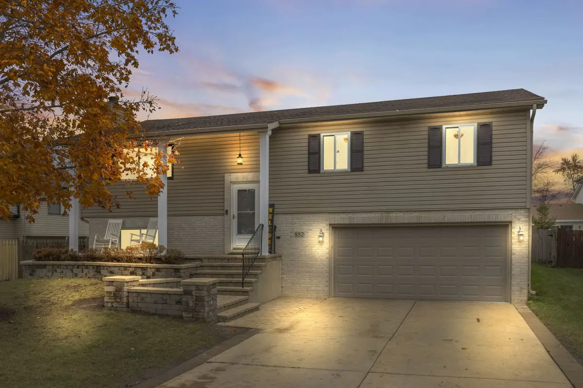 852 Napa ST, Carol Stream, IL 60188