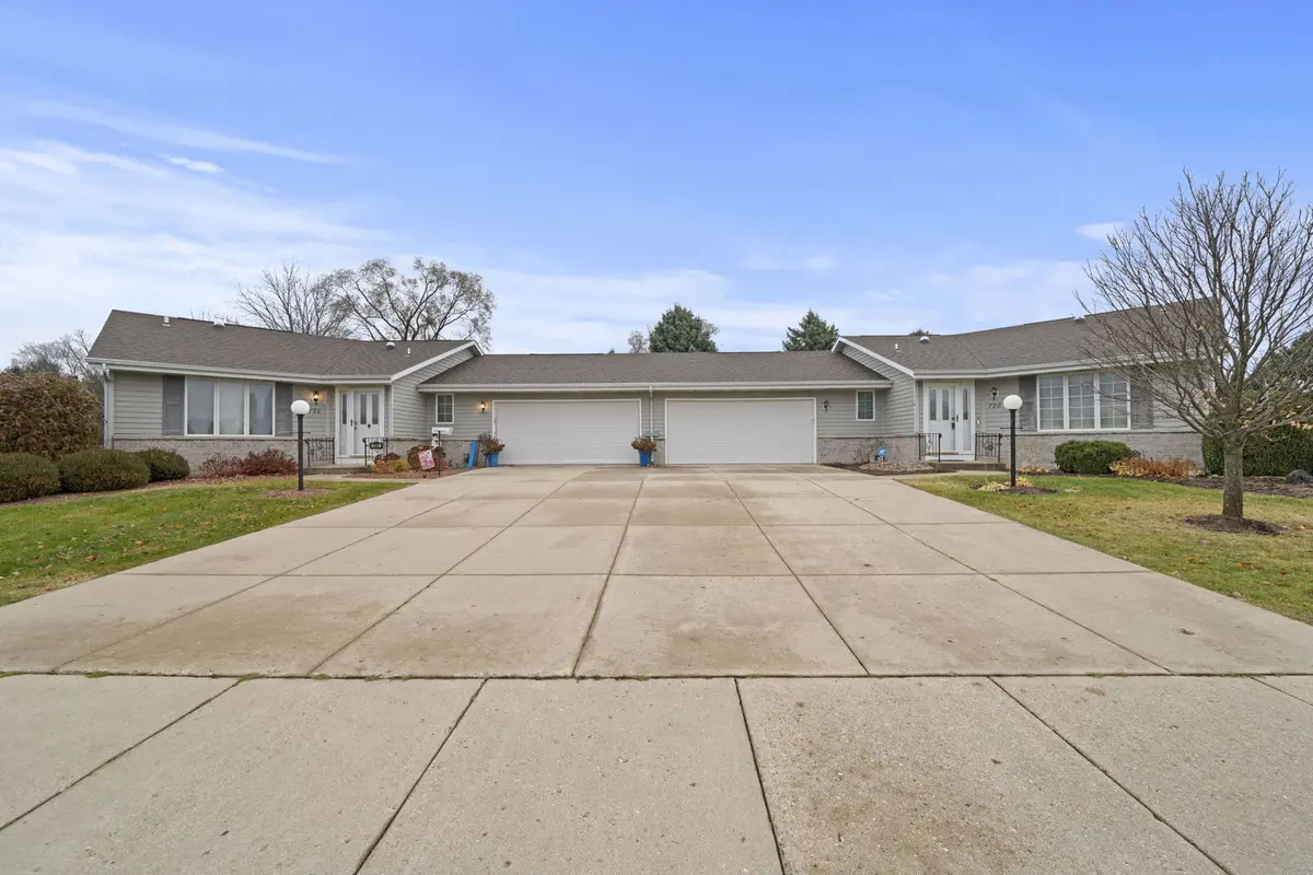 728 Nantucket DR #1, Janesville, WI 53546
