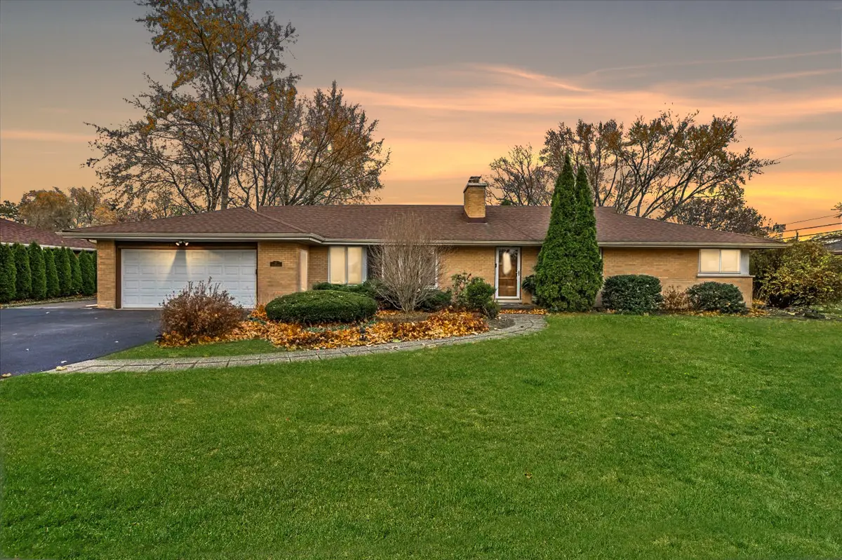 17 N Wildwood DR, Prospect Heights, IL 60070
