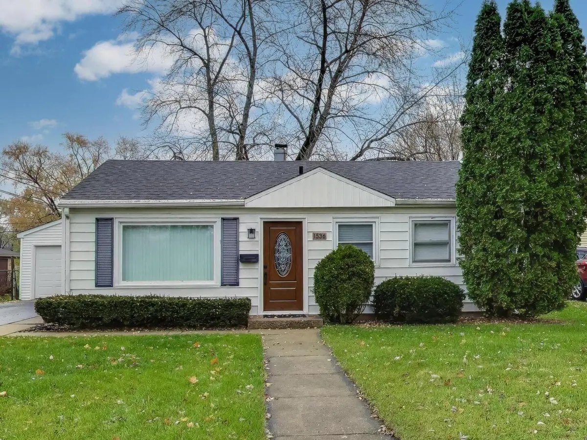 1536 Walnut DR, Woodstock, IL 60098