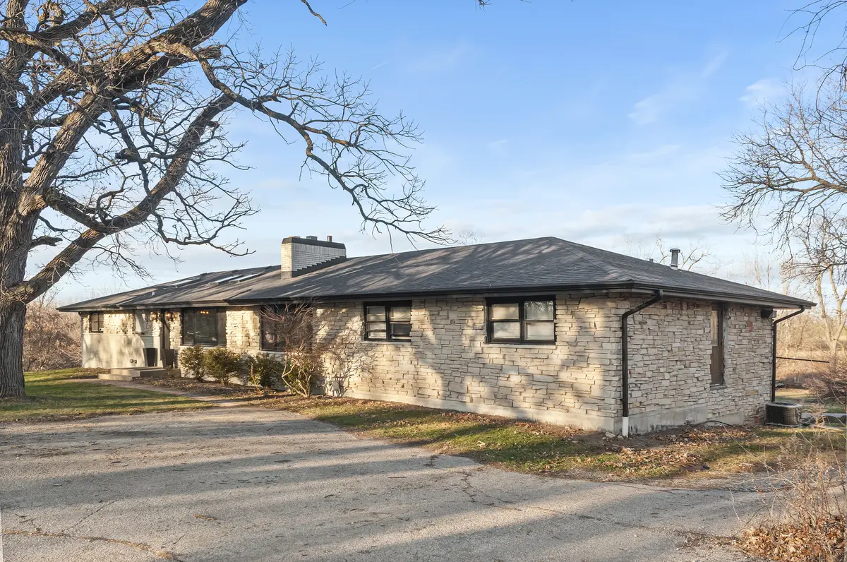 28766 W Burnett RD, Island Lake, IL 60042