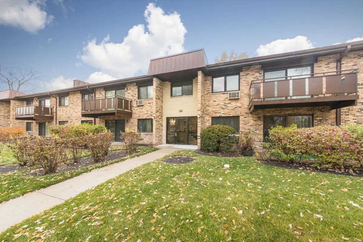 2628 N Windsor DR #101, Arlington Heights, IL 60004