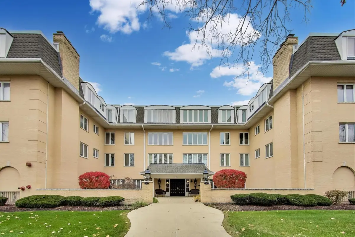 75 S 6th AVE S #204, La Grange, IL 60525