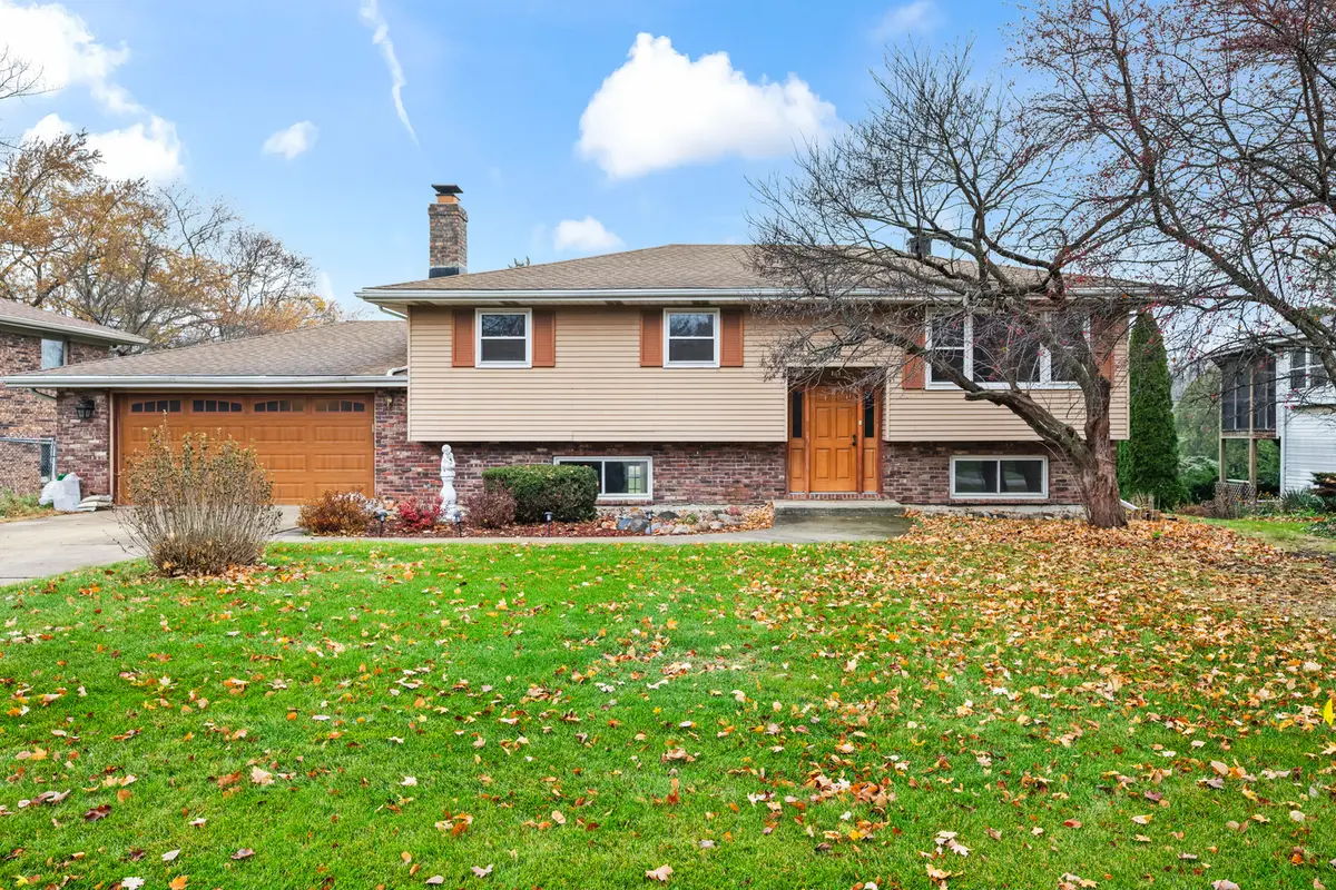 370 W Walnut ST, Roselle, IL 60172